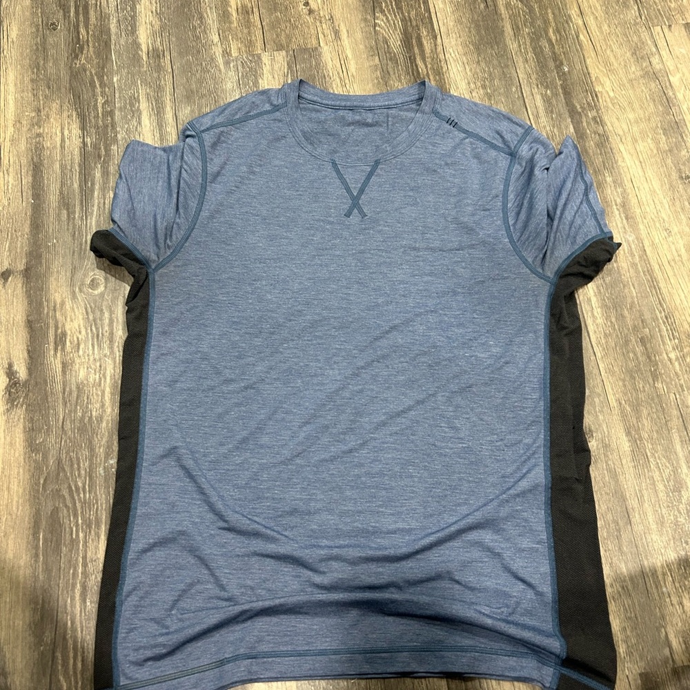 LULULEMON -Side Vent Short Sleeve